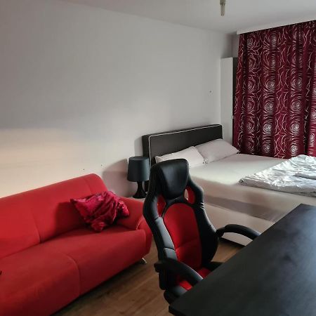 Sehr Schoene Drei Zimmer Deluex Wohnung In Sindelfingen Exteriér fotografie