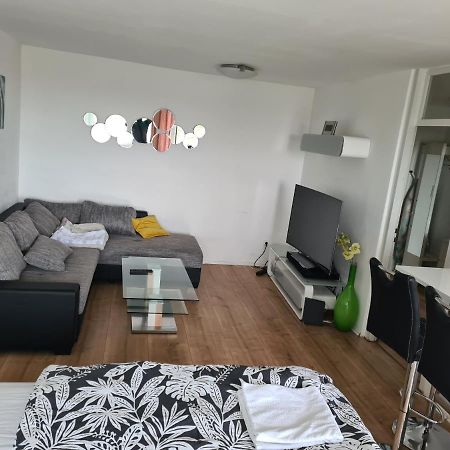 Sehr Schoene Drei Zimmer Deluex Wohnung In Sindelfingen Exteriér fotografie