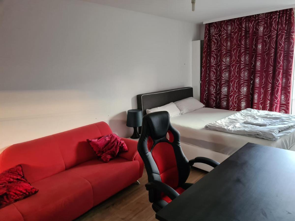 Sehr Schoene Drei Zimmer Deluex Wohnung In Sindelfingen Exteriér fotografie