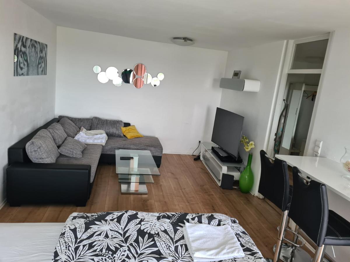 Sehr Schoene Drei Zimmer Deluex Wohnung In Sindelfingen Exteriér fotografie