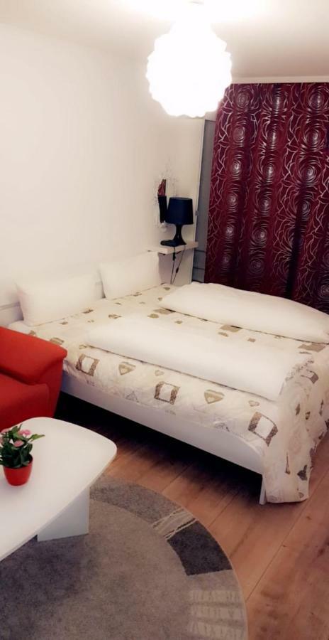 Sehr Schoene Drei Zimmer Deluex Wohnung In Sindelfingen Exteriér fotografie